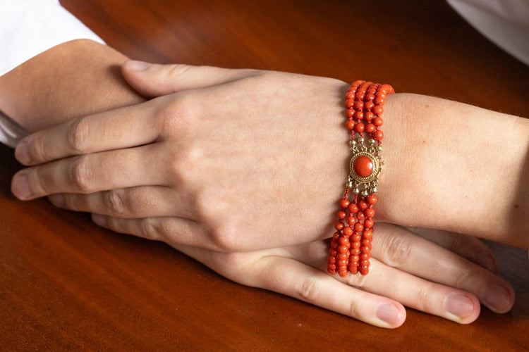 Bracelet Bracelet ancien en or jaune 14 carats et corail 58 Facettes 12207