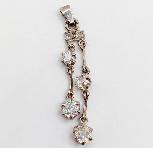 Pendentif Pendentif Art déco en or blanc 18k, platine et diamants 58 Facettes A07333