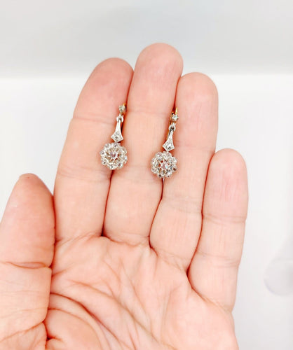 Boucles d'oreilles Dormeuses marguerite - Boucles d'oreilles en or 18k, platine et diamants 58 Facettes A07334