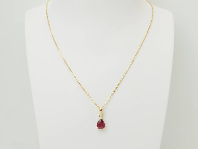 Pendentif Pendentif en or jaune 18 ct, rubis naturel poire 1,76 ct 58 Facettes GN6H