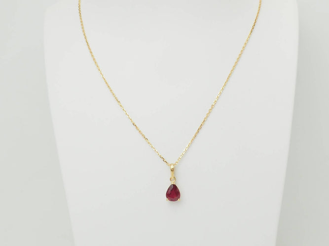 Pendentif Pendentif en or jaune 18 ct, rubis naturel poire 1,76 ct 58 Facettes GN6H