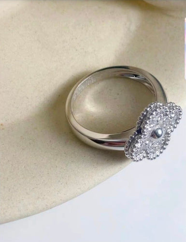 Bague 51 Van Cleef & Arpels Vintage Alhambra - Bague en or blanc et diamants 58 Facettes jnci56
