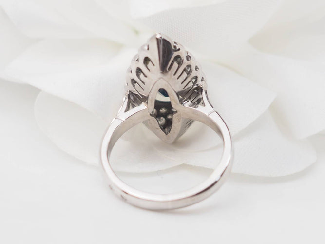 Bague 50 Bague marquise en or blanc, saphir et diamants 58 Facettes 33228