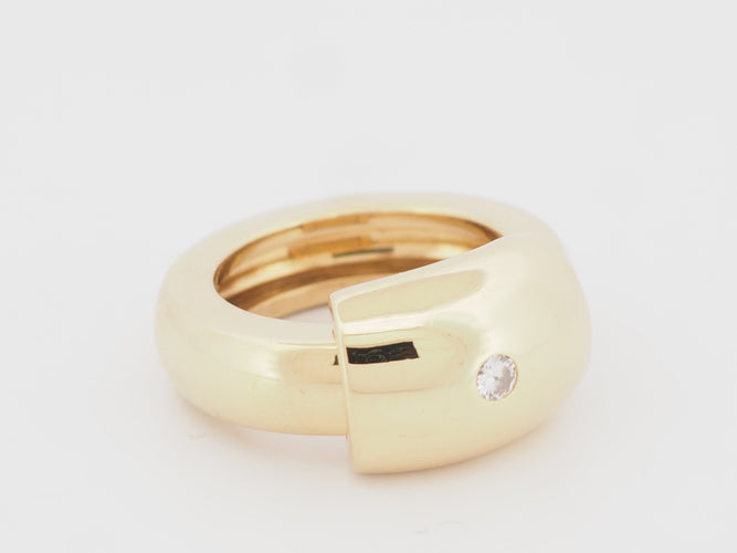 https://cdn.shopify.com/s/files/1/0750/3799/9372/files/l-aurore-bague-piaget-or-jaune-diamant_81878f1e-dde9-4d70-8405-828fa136fb73.jpg?v=1790928733