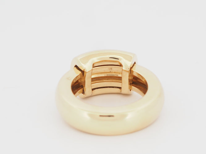 https://cdn.shopify.com/s/files/1/0750/3799/9372/files/laurore-bague-piaget-or-jaune.jpg?v=1790928734