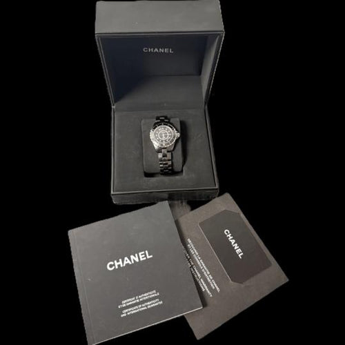 Montre Chanel J12 - Montre 33 mm en céramique et diamants 58 Facettes MT46966
