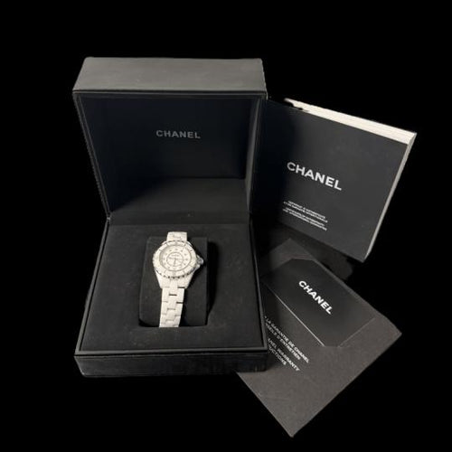 Montre Chanel J12 - Montre 33 mm en céramique et diamants 58 Facettes MT46971