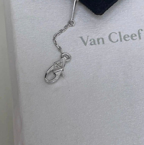 Collier Van Cleef & Arpels Sweet Alhambra - Collier en or blanc et diamants 58 Facettes jnci57