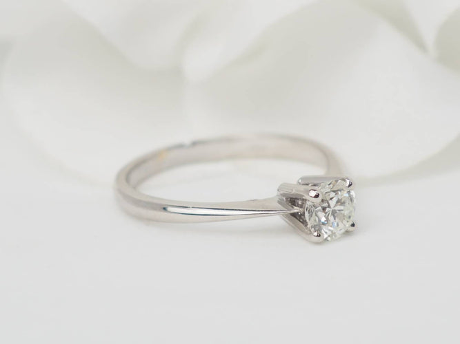 Bague 53 Bague solitaire en or blanc et diamant 0,51 ct 58 Facettes 31198