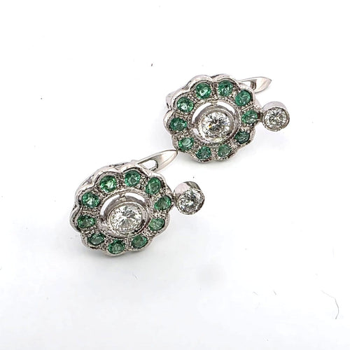 Boucles d'oreilles Boucles d'oreilles en platine avec émeraudes et diamants 58 Facettes 103/26 C