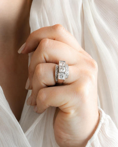 Bague 53 Bague géométrique en or blanc et diamants 58 Facettes 1239