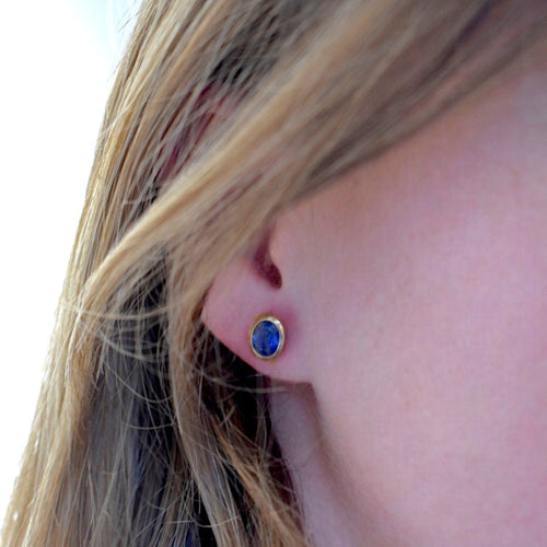 Boucles d'oreilles Boucles d'oreilles puces vintage en or jaune 18k et saphirs 58 Facettes EA-1002