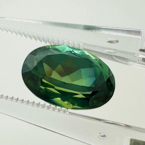 Saphir - Pierre ovale 3,55 ct naturelle non chauffée 58 Facettes