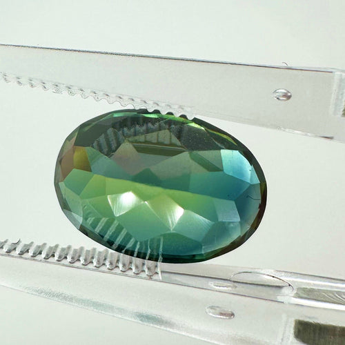 Saphir - Pierre ovale 3,55 ct naturelle non chauffée 58 Facettes