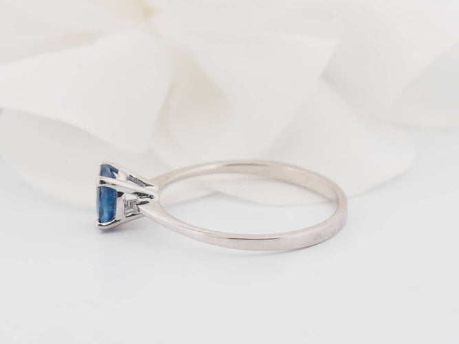Bague 53 Bague solitaire en or blanc et saphir ovale 58 Facettes 33055