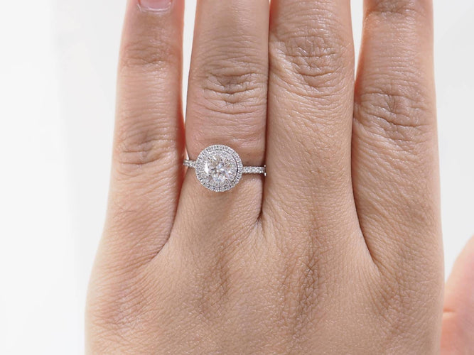 Bague 53 Bague solitaire en or blanc 18 kt et diamants 58 Facettes 31788/32448