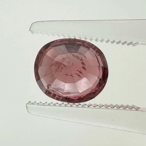 Spinelle - Pierre coussin ovale rose profond 2,30 ct 58 Facettes