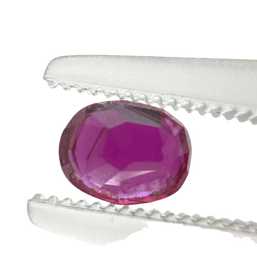 Rubis de Siam - Pierre ovale naturelle 0,68 ct sans chauffe 58 Facettes