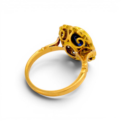 https://cdn.shopify.com/s/files/1/1015/8633/8124/files/vintage-daisy-ring-sapphire-diamonds-gold-18k-7.jpg?v=1779629468