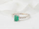 Bague 53 Bague solitaire en or blanc 18k, émeraude et diamants 58 Facettes 31389