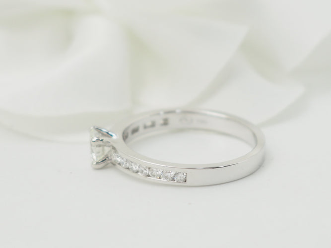 Bague 52 Bague solitaire en or blanc 18 kt avec diamants de 0,37 ct 58 Facettes 29910