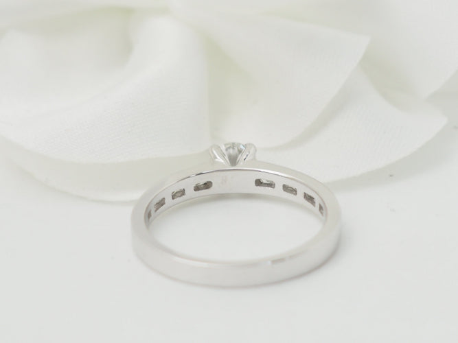 Bague 52 Bague solitaire en or blanc 18 kt avec diamants de 0,37 ct 58 Facettes 29910