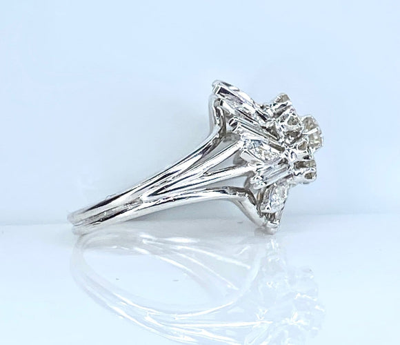 Bague 50 Bague en or blanc 18 carats et diamants 58 Facettes AB695