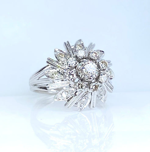Bague 50 Bague en or blanc 18 carats et diamants 58 Facettes AB695