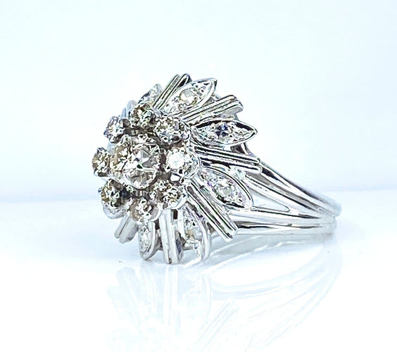 Bague 50 Bague en or blanc 18 carats et diamants 58 Facettes AB695