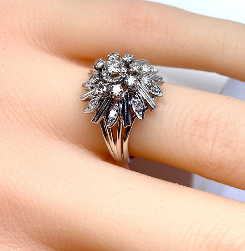 Bague 50 Bague en or blanc 18 carats et diamants 58 Facettes AB695