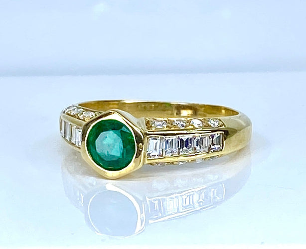 Bague 50 Bague jonc en or jaune 18 carats, émeraude et diamants 58 Facettes AB732