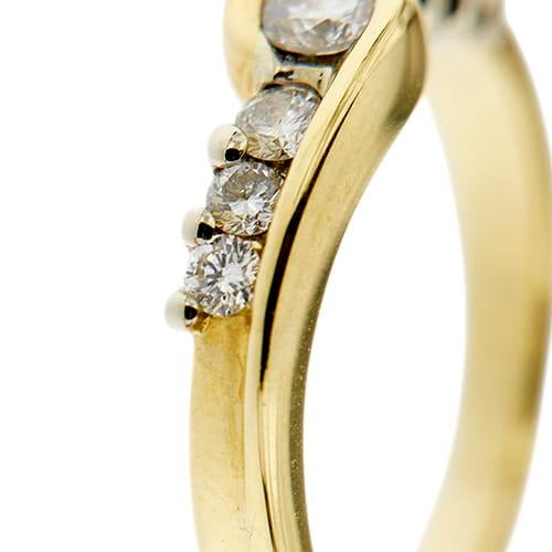 https://api-ledial.emberware.it/app/uploads/2026/05/29203-anello-riviere-oro-diamanti_12.jpg