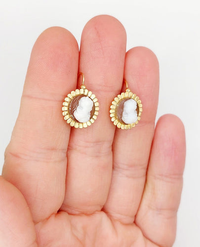 Boucles d'oreilles Dormeuses antiques en or rose 18k ornées de camées 58 Facettes A07240