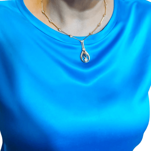 Pendentif Ras-de-cou pendentif en or jaune, diamants et saphir 58 Facettes G3961