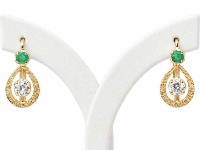 Boucles d'oreilles Boucles d'oreilles dormeuses en or jaune, émeraudes et diamants 58 Facettes 33325