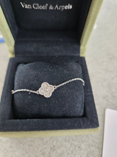 Van Cleef & Arpels Sweet Alhambra - Bracelet en or blanc et diamants 58 Facettes jnci64
