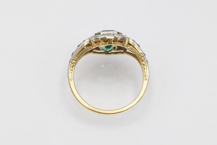 a-unique-art-deco-ring-with-emerald-and-diamonds (5).jpg