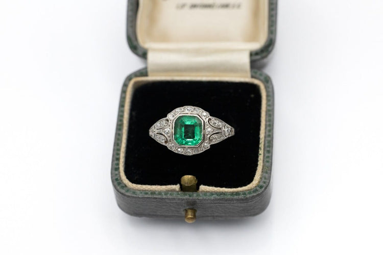 a-unique-art-deco-ring-with-emerald-and-diamonds (4).jpg