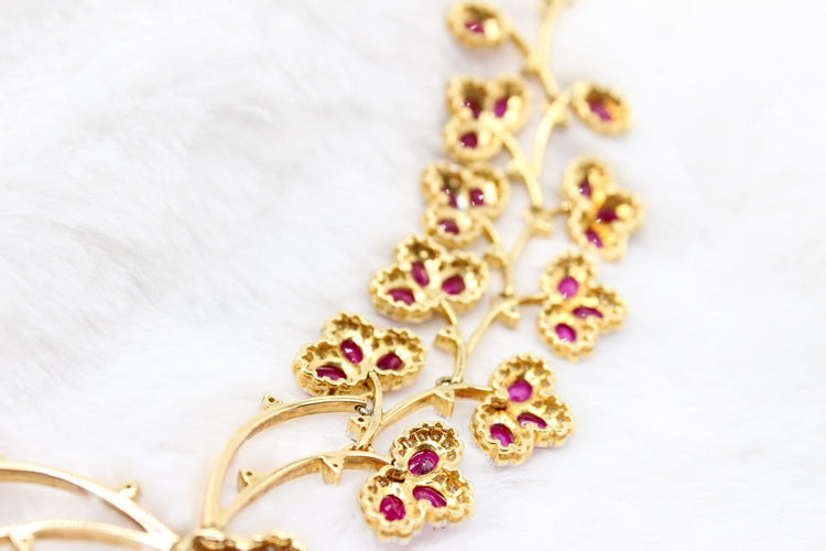 Parure florale en or jaune, rubis et diamants 58 Facettes 240164
