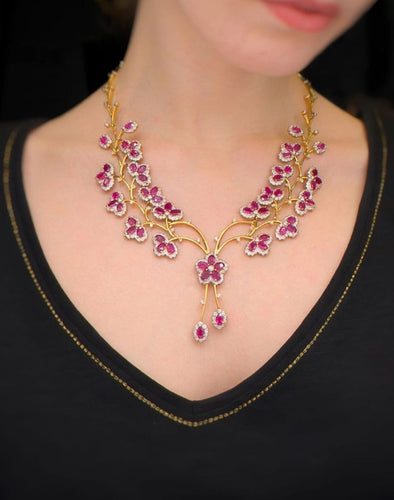 Parure florale en or jaune, rubis et diamants 58 Facettes 240164