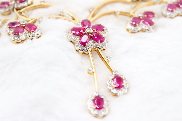 Parure florale en or jaune, rubis et diamants 58 Facettes 240164