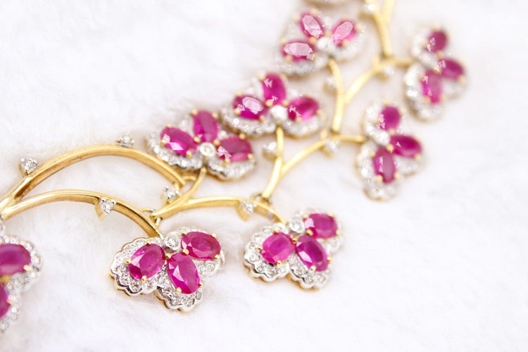 Parure florale en or jaune, rubis et diamants 58 Facettes 240164