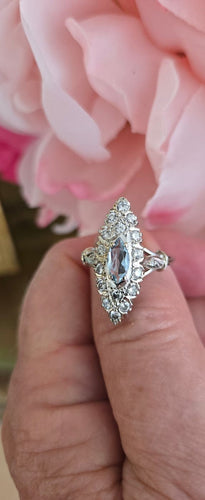 Bague 54.5 Bague navette en or blanc, aigue-marine et diamants 58 Facettes 1
