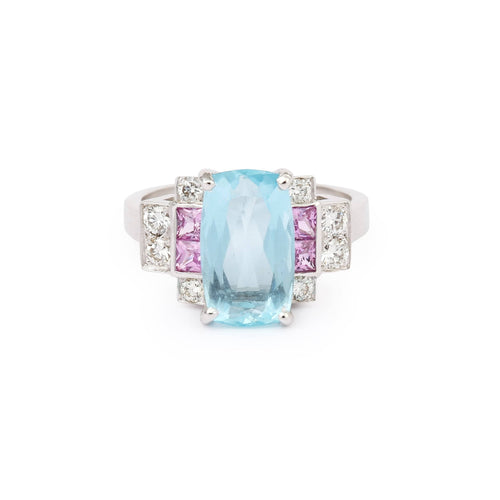https://cdn.shopify.com/s/files/1/0647/1470/3075/files/BaguedeFiancailles-BagueAigue-Marine3CaratsSaphirsRosesDiamantsOrGris-JoaillerieParis-LesPierresde_1.jpg?v=1780747910