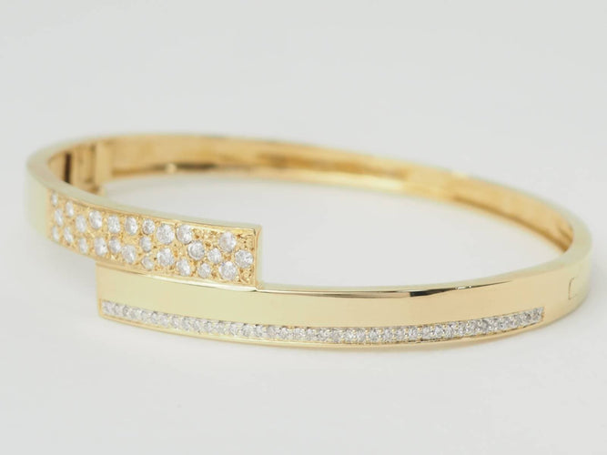 Bracelet Bracelet jonc ouvrant en or jaune et diamants 58 Facettes 33362