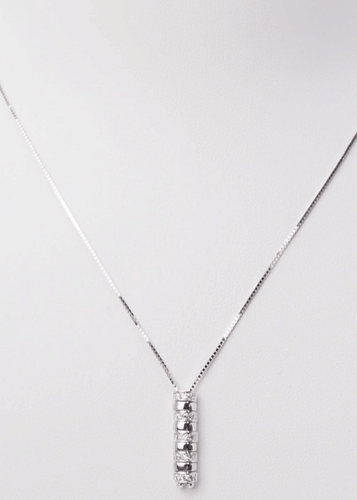 Collier Collier cravate en or blanc et diamants 58 Facettes 31978