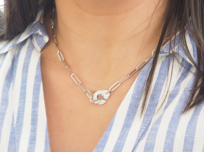 Collier Dinh Van - Collier Menottes R12 en or blanc et diamants 58 Facettes 33175