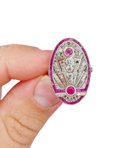 Bague marquise Art déco en or blanc 18k, rubis et diamants
