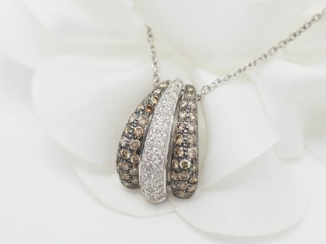 Collier Collier pendentif en or blanc et diamants 58 Facettes 29193