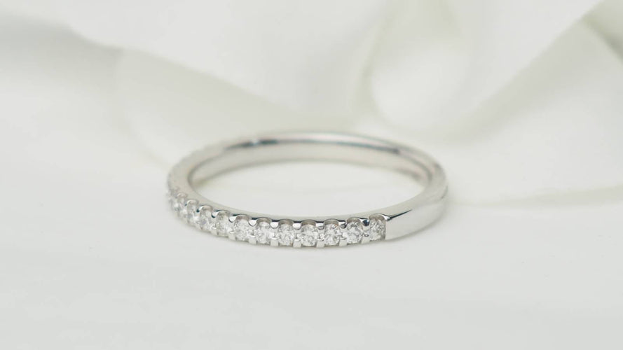 Bague 50 Demi-alliance - Bague en or blanc et diamants 0,25 ct 58 Facettes 32245